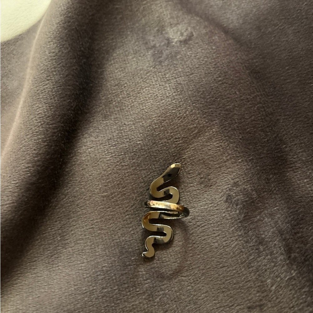 Taylor Swift official Black Reputation Snake Ring - Picture 5 of 9